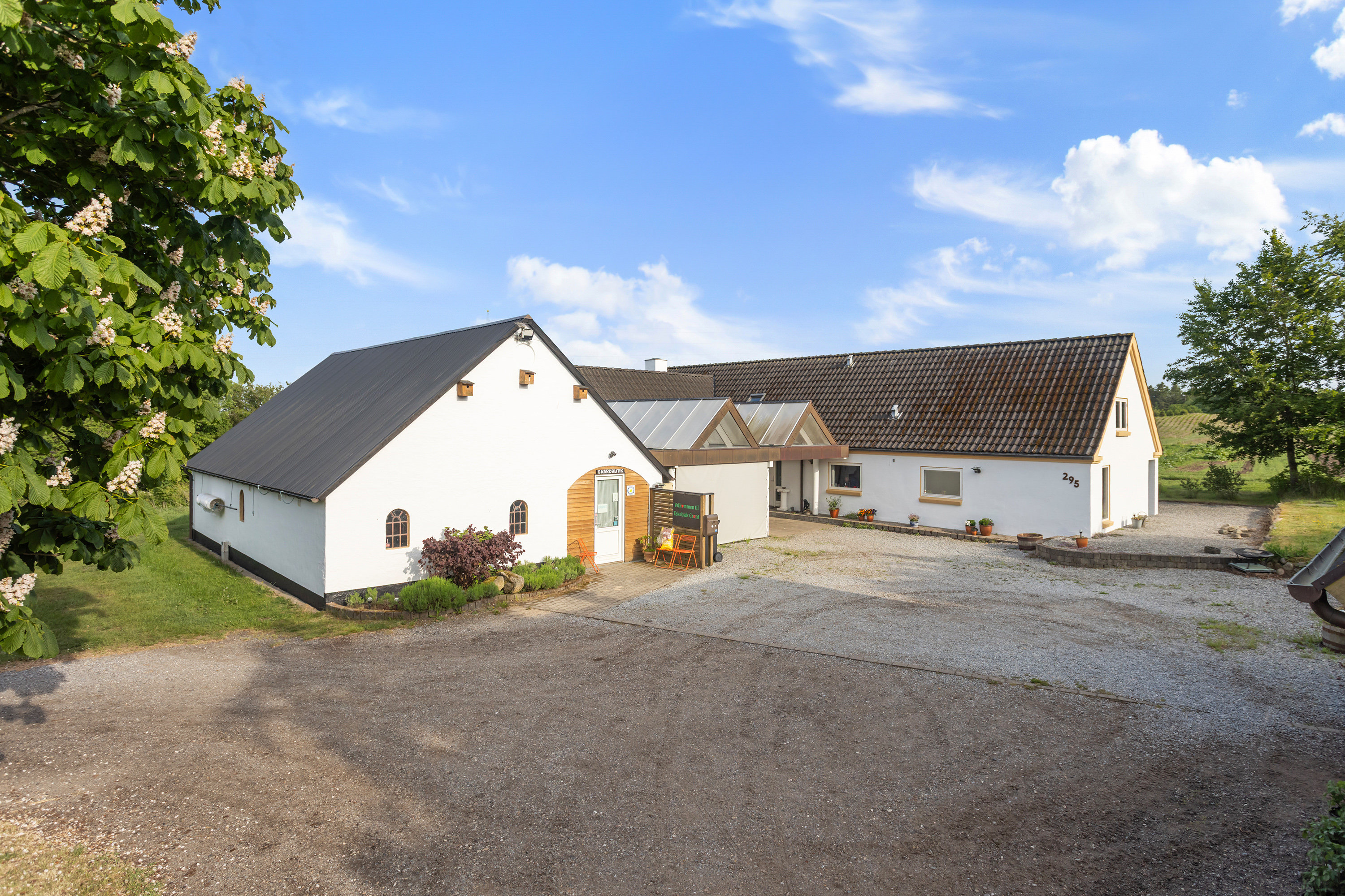 Landejendom på Hjørringvej 295 9900 Frederikshavn.